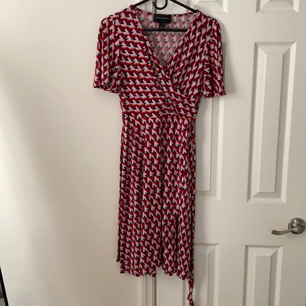 Donna Morgan XS knee length faux wrap dress